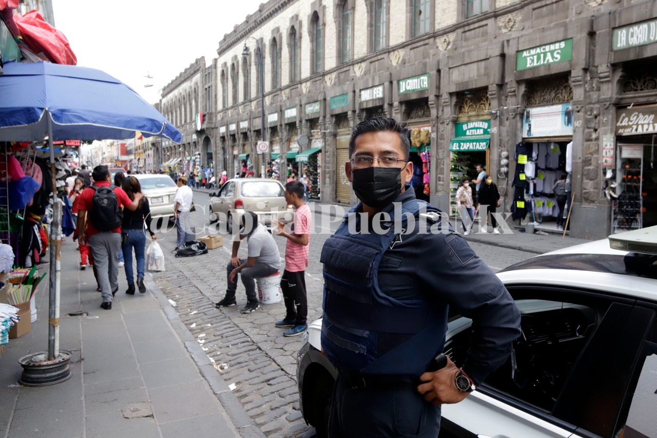 Ambulantes siguen en el Centro Histórico de Puebla