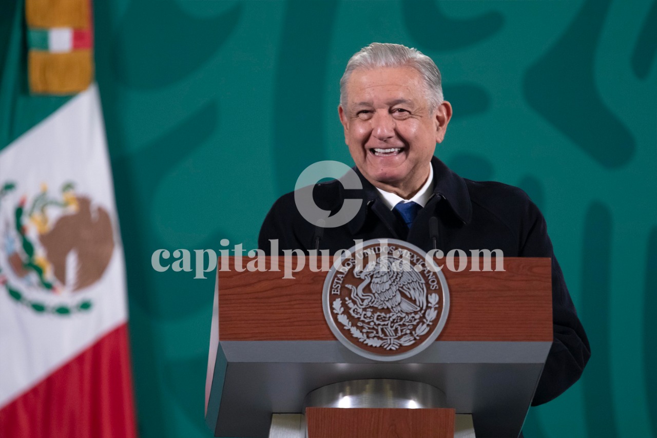 Gobierno paga 5 veces más a médicos extranjeros - Capital Puebla