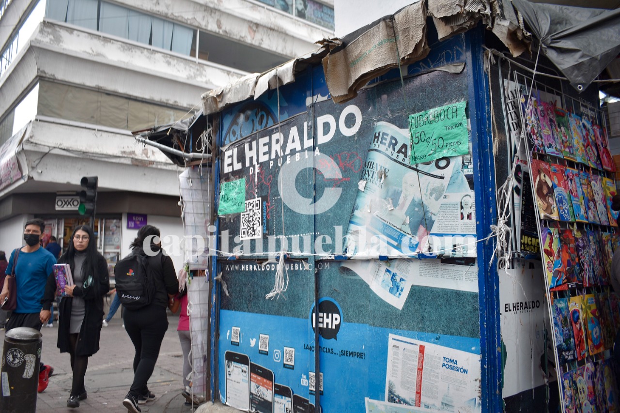 Insiste Eduardo Rivera que voceadores abusan de las casetas de periódicos - Capital Puebla