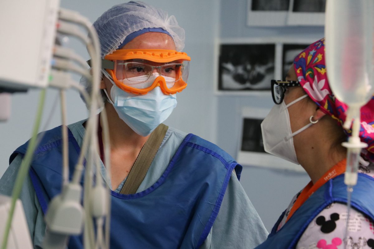 Gobierno paga 5 veces más a médicos extranjeros - Capital Puebla