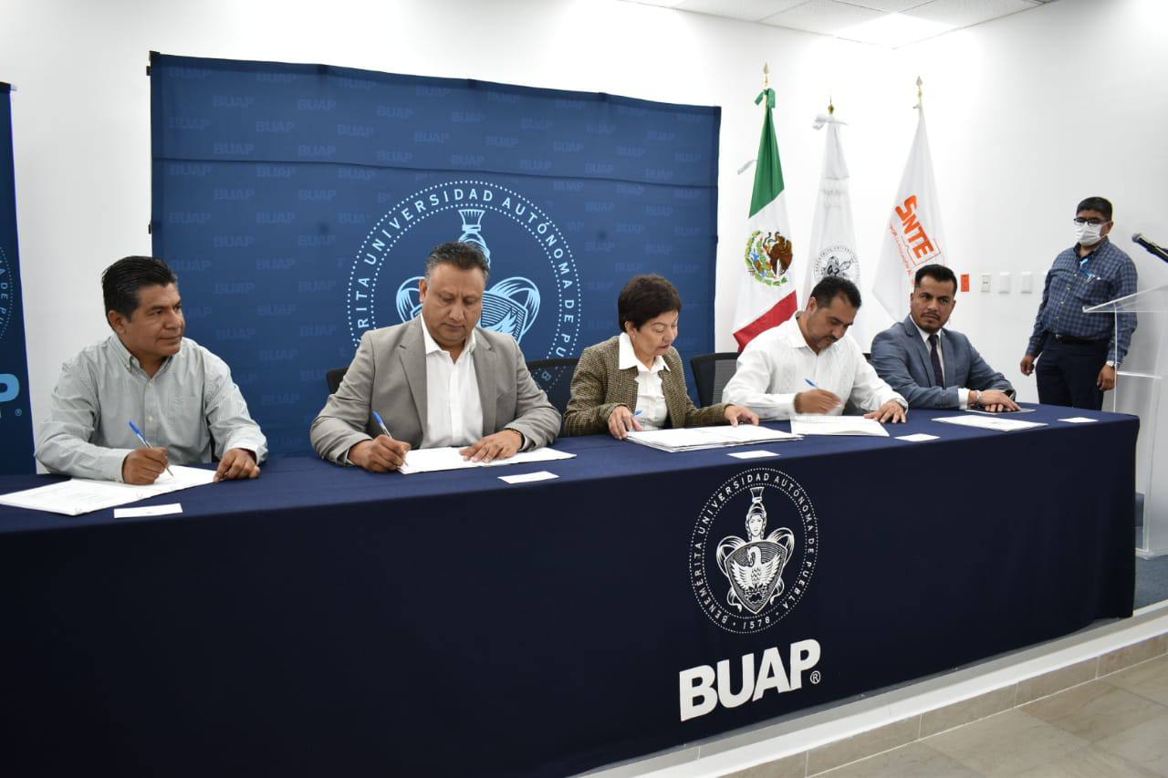 SNTE 23 y 51 firman convenio con la BUAP - Capital Puebla