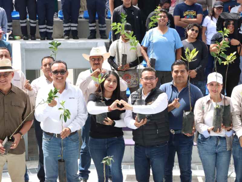 Impulsan reforestación en escuelas de Izúcar de Matamoros para fortalecer el cuidado ambiental y hacer frente al cambio&nbsp;climático